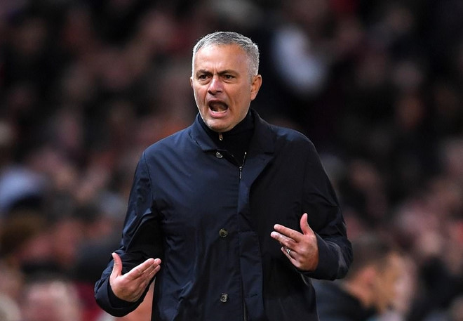 MU thắng nghẹt thở: Vì Old Trafford không phản bội Mourinho