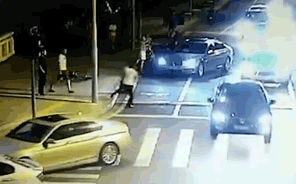 Nhóm đối tượng đi ôtô, cầm dao dài 50cm chém người ngay giữa đường