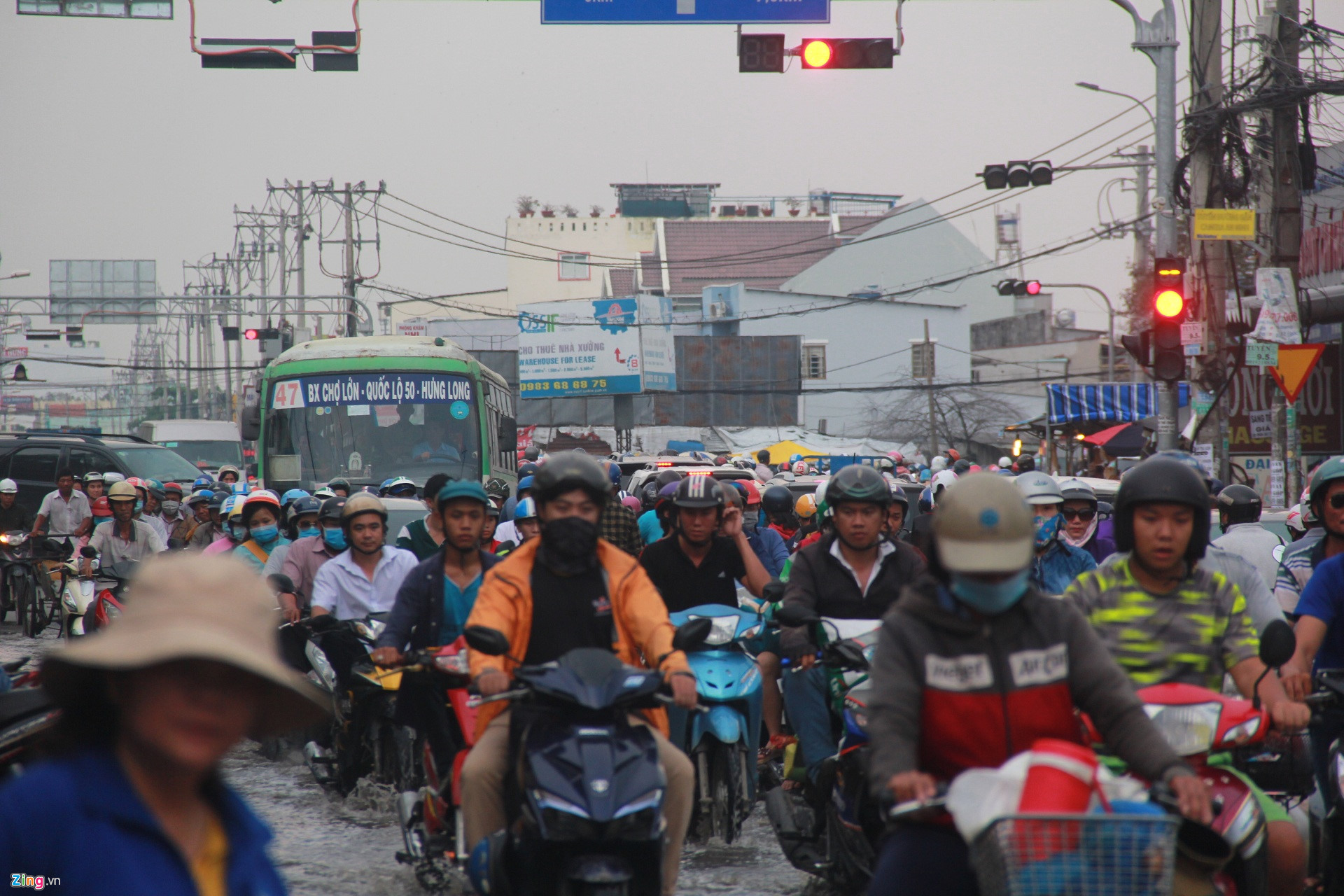 Sài Gòn không mưa vẫn ngập nặng
