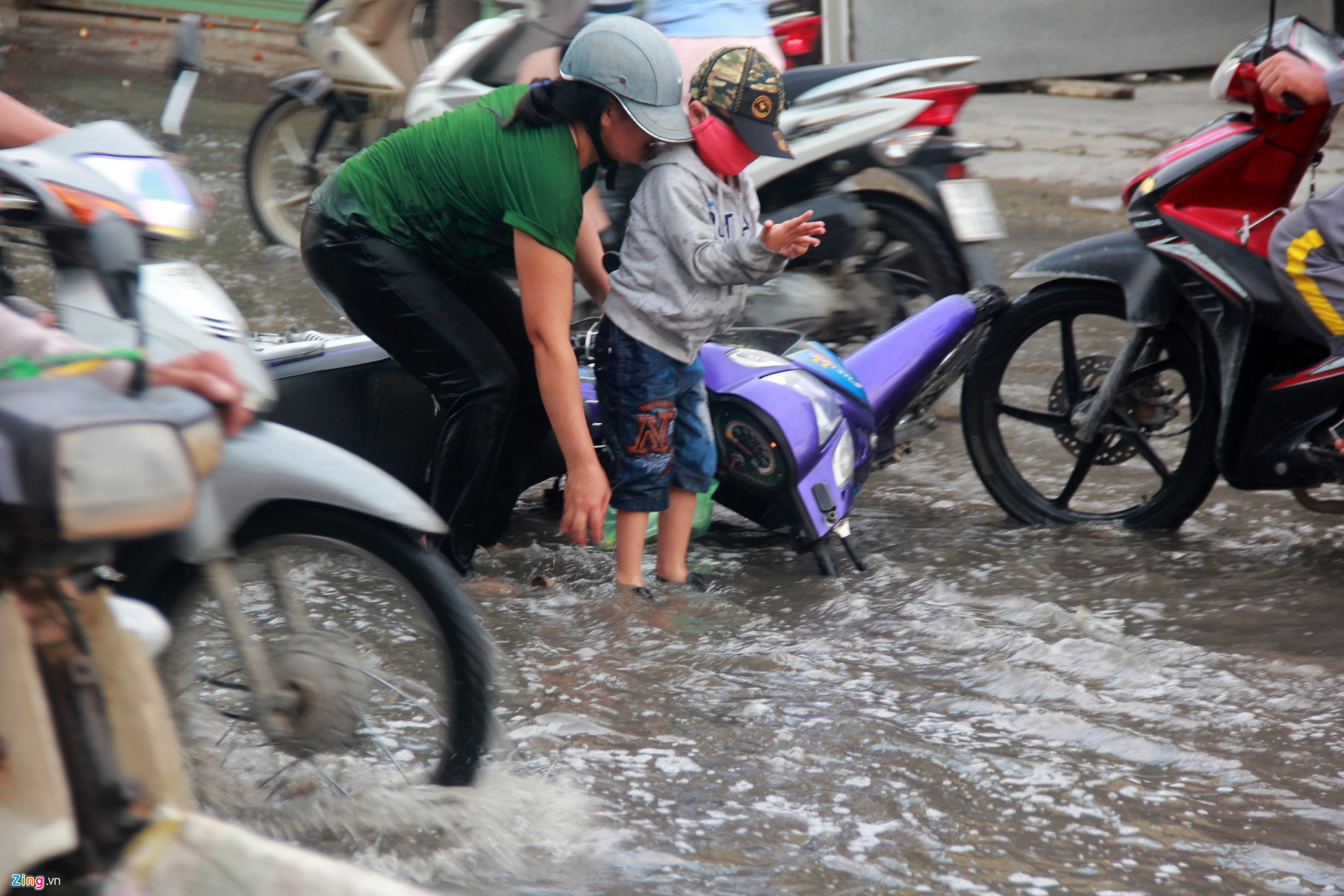 Sài Gòn không mưa vẫn ngập nặng