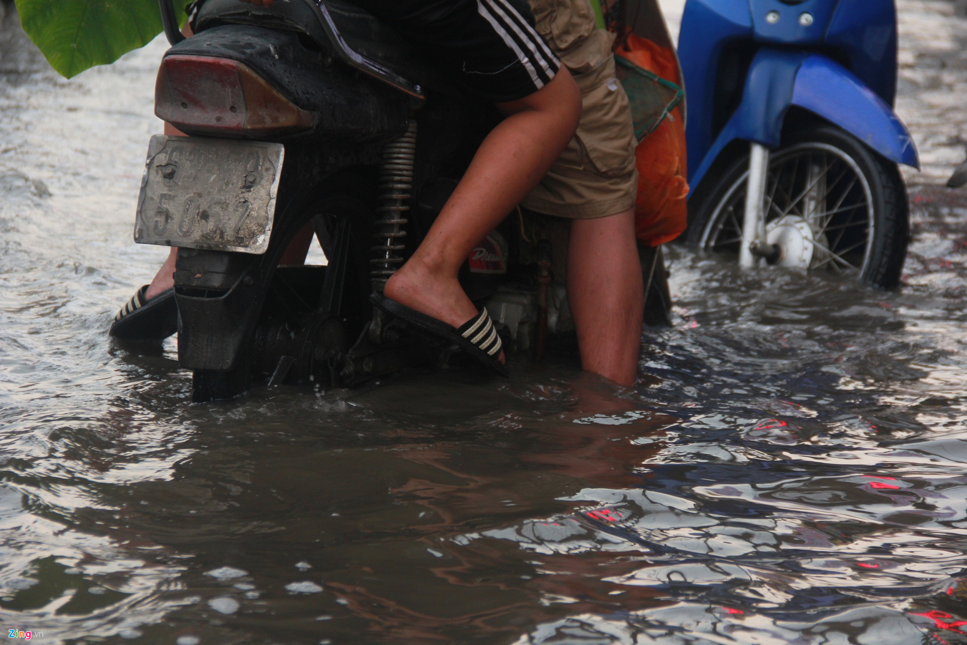 Sài Gòn không mưa vẫn ngập nặng