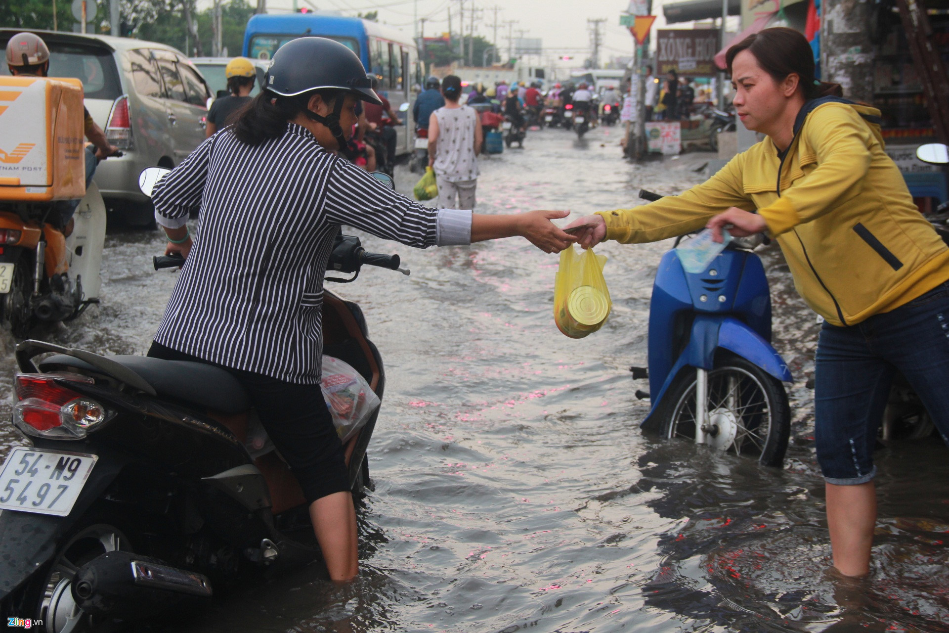 Sài Gòn không mưa vẫn ngập nặng