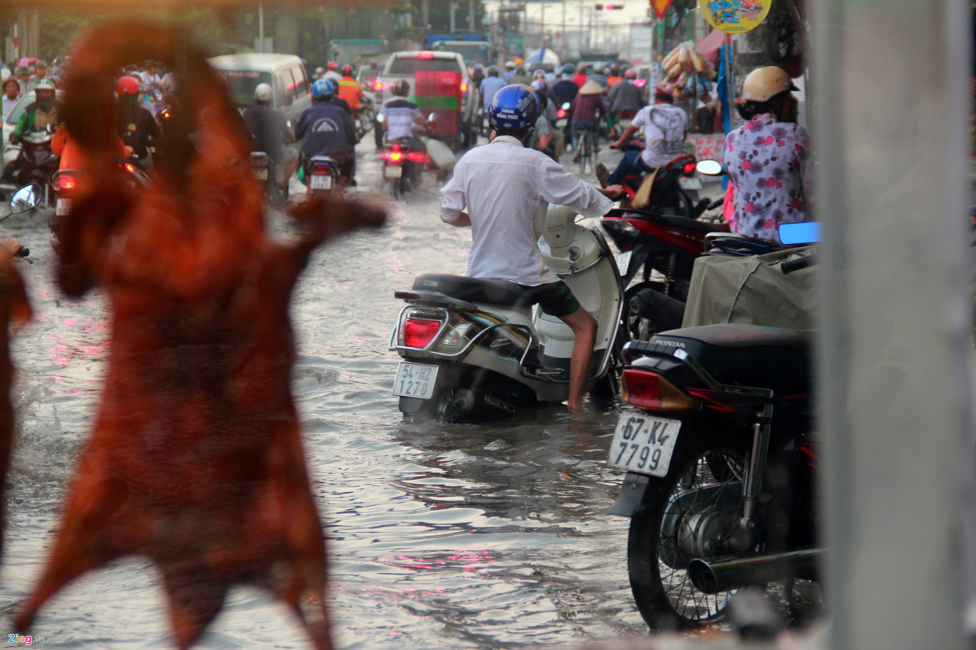 Sài Gòn không mưa vẫn ngập nặng