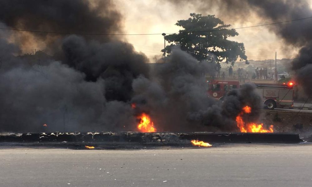 Mải hôi của khi xe bồn chở dầu gặp nạn, 50 người chết cháy, 100 người bỏng nặng