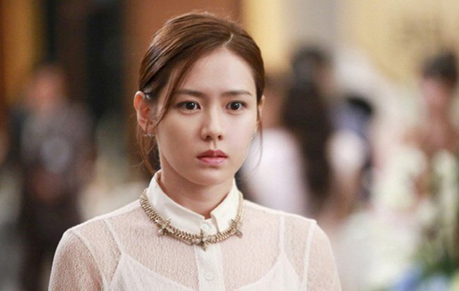 Đi đám cưới cùng người yêu, tôi bị bạn bè anh gọi sai tên liên tục, đến khi biết sự thật thì quá ê chề