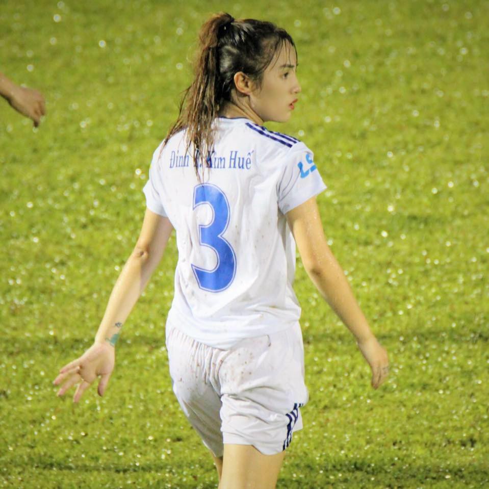 Fan bóng đá vào mà ngắm nữ cầu thủ 20 tuổi, sở hữu nhan sắc được so với hot girl