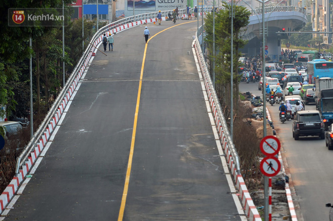 Video - Ảnh: Cận cảnh cầu vượt hơn 300 tỷ ở nút giao An Dương - Nghi Tàm trước ngày thông xe