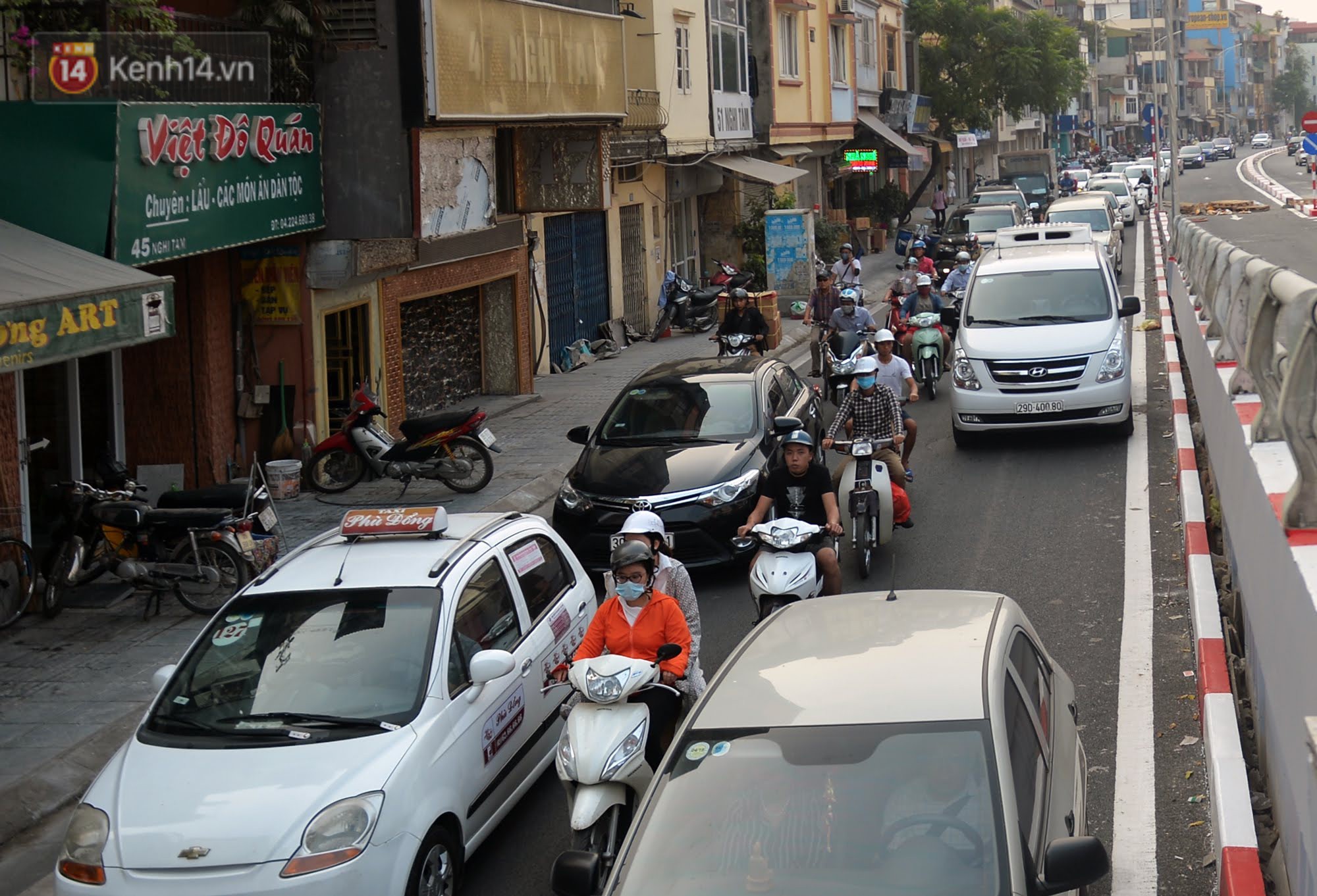 Video - Ảnh: Cận cảnh cầu vượt hơn 300 tỷ ở nút giao An Dương - Nghi Tàm trước ngày thông xe