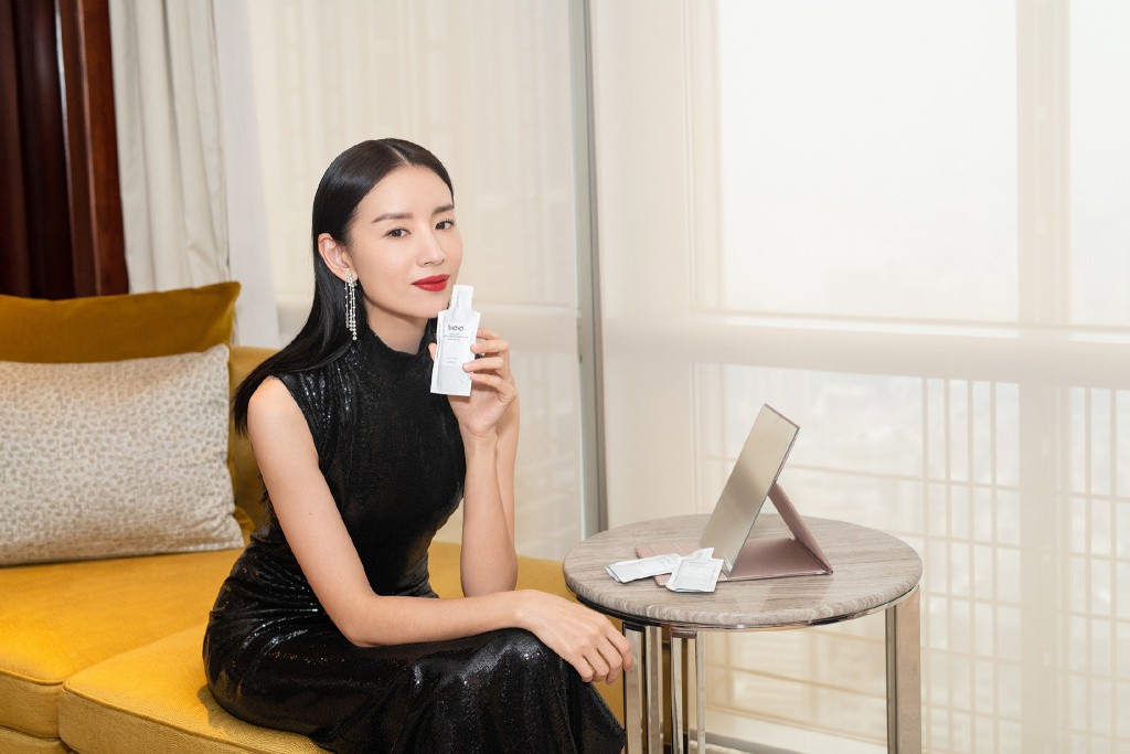 Choáng với nhan sắc thật sự của Hoàng hậu Đổng Khiết: Da chảy xệ, gương mặt toàn nếp nhăn