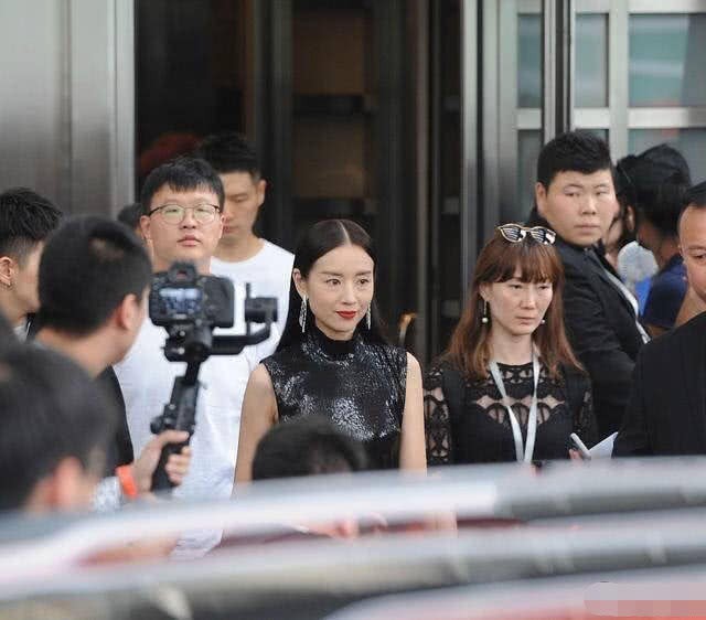 Choáng với nhan sắc thật sự của Hoàng hậu Đổng Khiết: Da chảy xệ, gương mặt toàn nếp nhăn