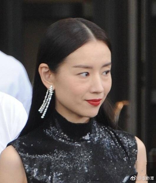 Choáng với nhan sắc thật sự của Hoàng hậu Đổng Khiết: Da chảy xệ, gương mặt toàn nếp nhăn