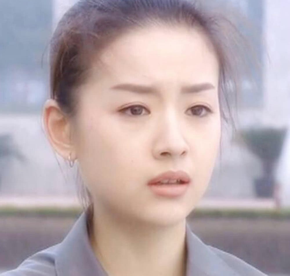 Choáng với nhan sắc thật sự của Hoàng hậu Đổng Khiết: Da chảy xệ, gương mặt toàn nếp nhăn