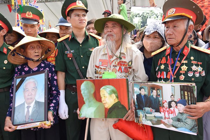 Người dân Đông Mỹ xúc động đón nguyên Tổng Bí thư Đỗ Mười về đất Mẹ