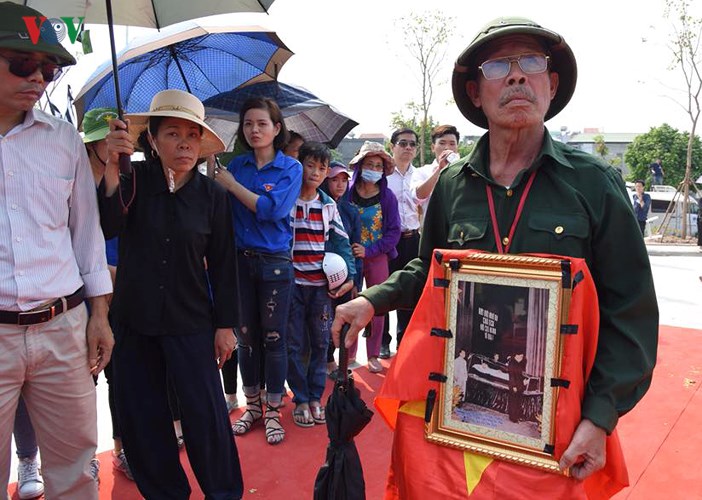 Người dân Đông Mỹ xúc động đón nguyên Tổng Bí thư Đỗ Mười về đất Mẹ