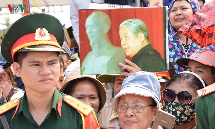 Người dân Đông Mỹ xúc động đón nguyên Tổng Bí thư Đỗ Mười về đất Mẹ