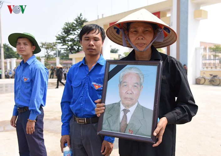 Người dân Đông Mỹ xúc động đón nguyên Tổng Bí thư Đỗ Mười về đất Mẹ