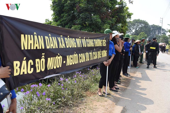 Người dân Đông Mỹ xúc động đón nguyên Tổng Bí thư Đỗ Mười về đất Mẹ