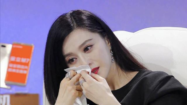 Sau khi bị kết tội trốn thuế, Phạm Băng Băng đang chịu đòn giáng kinh tế lớn đến nhường nào?