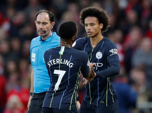 Mahrez đá hỏng 11m, Liverpool hòa hú vía Man City