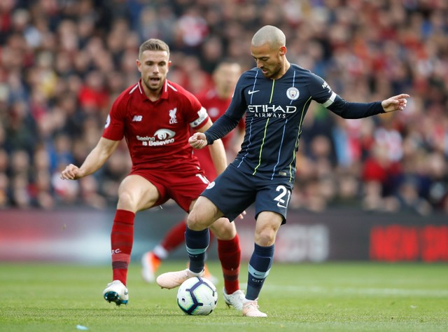 Mahrez đá hỏng 11m, Liverpool hòa hú vía Man City