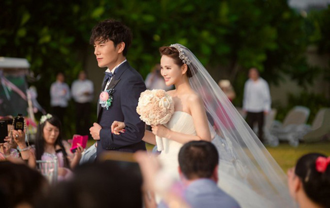 Khi cô gái trẻ vác bụng bầu đến cầu xin tôi cứu cô ấy, tôi đã ngã quỵ khi biết những cay đắng phía sau hạnh phúc của mình