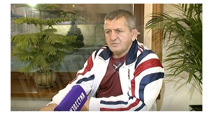 Sau khi đánh tơi tả Conor McGregor, võ sĩ Nga bất ngờ bị cha trừng phạt