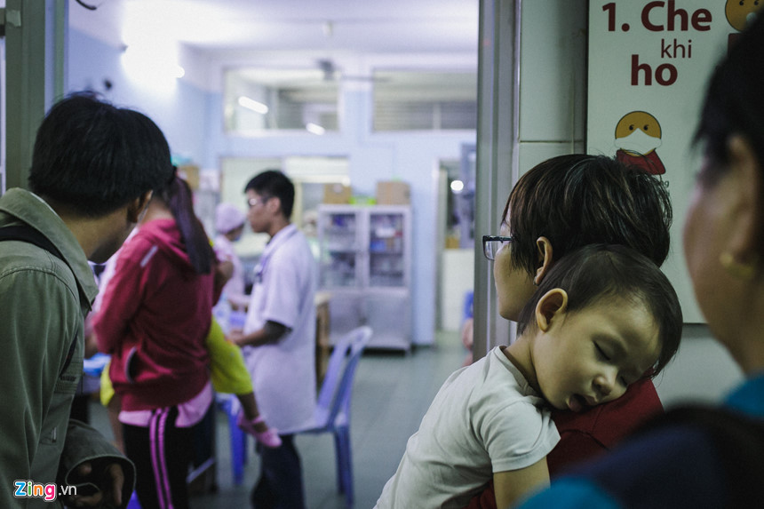 Bệnh viện nhi đồng ở Sài Gòn vỡ trận vì dịch chồng dịch Bệnh viện nhi đồng ở Sài Gòn vỡ trận vì dịch chồng dịch