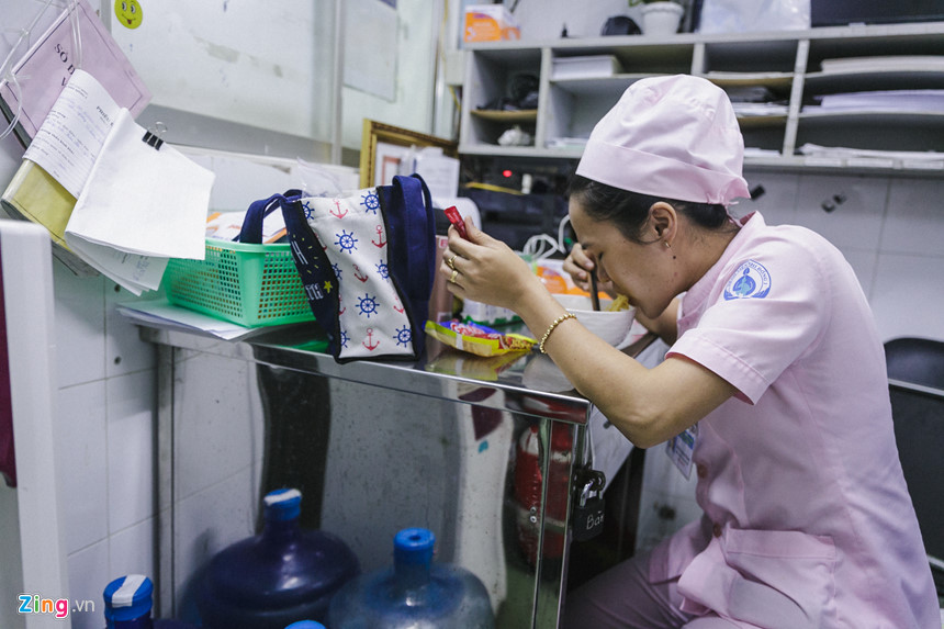 Bệnh viện nhi đồng ở Sài Gòn vỡ trận vì dịch chồng dịch Bệnh viện nhi đồng ở Sài Gòn vỡ trận vì dịch chồng dịch