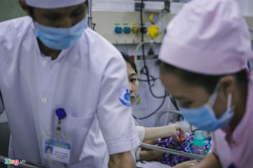 Bệnh viện nhi đồng ở Sài Gòn vỡ trận vì dịch chồng dịch Bệnh viện nhi đồng ở Sài Gòn vỡ trận vì dịch chồng dịch