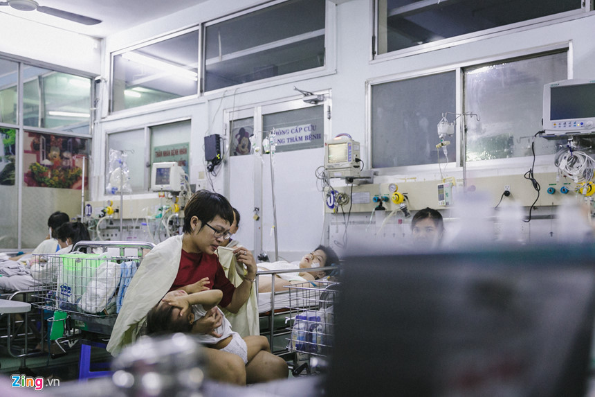 Bệnh viện nhi đồng ở Sài Gòn vỡ trận vì dịch chồng dịch Bệnh viện nhi đồng ở Sài Gòn vỡ trận vì dịch chồng dịch