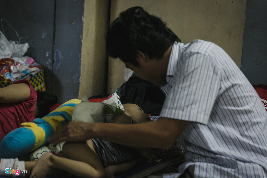 Bệnh viện nhi đồng ở Sài Gòn vỡ trận vì dịch chồng dịch Bệnh viện nhi đồng ở Sài Gòn vỡ trận vì dịch chồng dịch