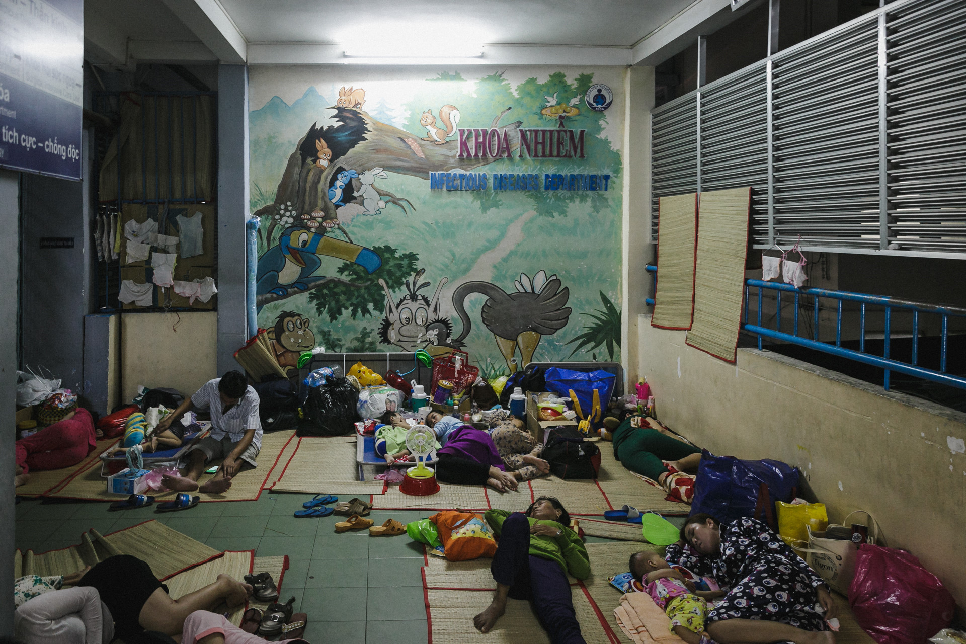 Bệnh viện nhi đồng ở Sài Gòn vỡ trận vì dịch chồng dịch Bệnh viện nhi đồng ở Sài Gòn vỡ trận vì dịch chồng dịch