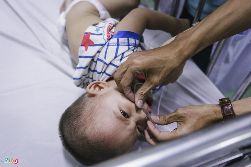 Bệnh viện nhi đồng ở Sài Gòn vỡ trận vì dịch chồng dịch Bệnh viện nhi đồng ở Sài Gòn vỡ trận vì dịch chồng dịch