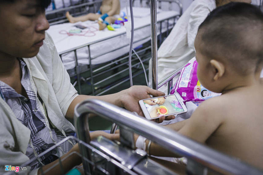 Bệnh viện nhi đồng ở Sài Gòn vỡ trận vì dịch chồng dịch Bệnh viện nhi đồng ở Sài Gòn vỡ trận vì dịch chồng dịch