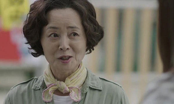 Con trai hốt hoảng tiễn mẹ về quê ngay khi biết bà làm điều này với nàng dâu trong ngày ở cữ