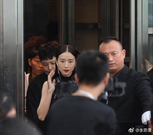 Choáng với nhan sắc thật sự của Hoàng hậu Đổng Khiết: Da chảy xệ, gương mặt toàn nếp nhăn