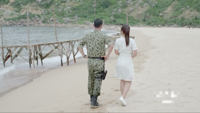 Hậu Duệ Mặt Trời bản Việt: Biến tàu đắm hoành tráng thành cầu tre xệp xệ khiến khán giả bật cười