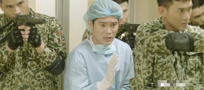 Không phải Song Luân, đồng nghiệp của Hoài Phương mới là nhân vật được yêu thích nhất tập 10 Hậu Duệ Mặt Trời Không phải Song Luân, đồng nghiệp của Hoài Phương mới là nhân vật được yêu thích nhất tập 10 Hậu Duệ Mặt Trời