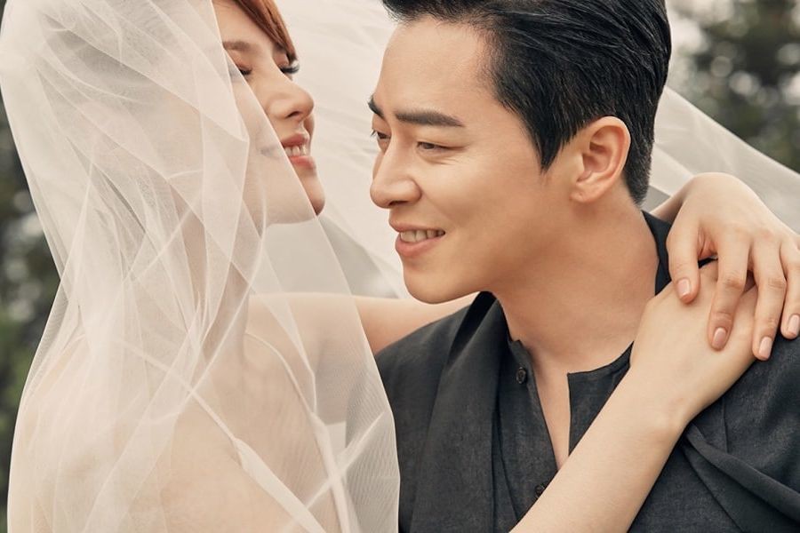 Nữ ca sĩ Hậu duệ mặt trời và tài tử Jo Jung Suk tuyên bố đã kết hôn, lên top 1 Naver với bộ ảnh cưới đẹp ngất ngây