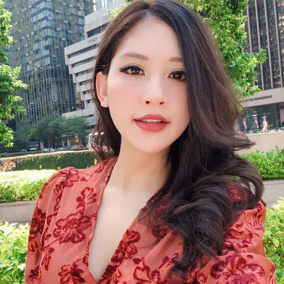 Lộ diện cô em họ tài năng, xinh đẹp của Hoa hậu con nhà giàu Jolie Nguyễn