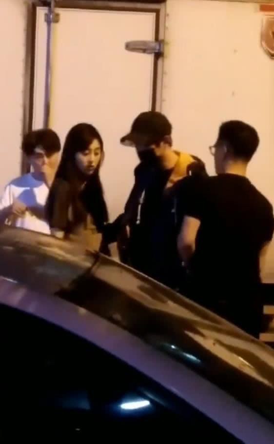 Vừa chia tay vì bạn gái giục cưới, Lâm Canh Tân đã vội vã hẹn hò với hot girl 20 tuổi?