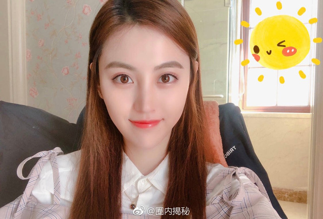 Vừa chia tay vì bạn gái giục cưới, Lâm Canh Tân đã vội vã hẹn hò với hot girl 20 tuổi?