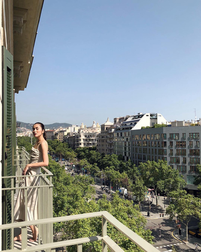 Sau bao lần mặc sai, cuối cùng Tăng Thanh Hà đã biết các diện đẹp mẫu váy khó nhằn này