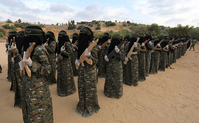 Chiêm ngưỡng vẻ đẹp bí ẩn, mạnh mẽ của các nữ du kích Palestine