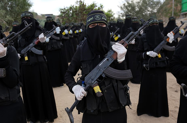 Chiêm ngưỡng vẻ đẹp bí ẩn, mạnh mẽ của các nữ du kích Palestine