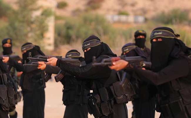 Chiêm ngưỡng vẻ đẹp bí ẩn, mạnh mẽ của các nữ du kích Palestine