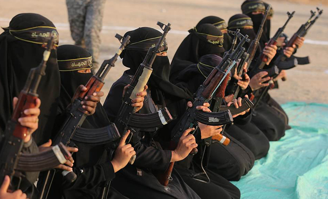 Chiêm ngưỡng vẻ đẹp bí ẩn, mạnh mẽ của các nữ du kích Palestine