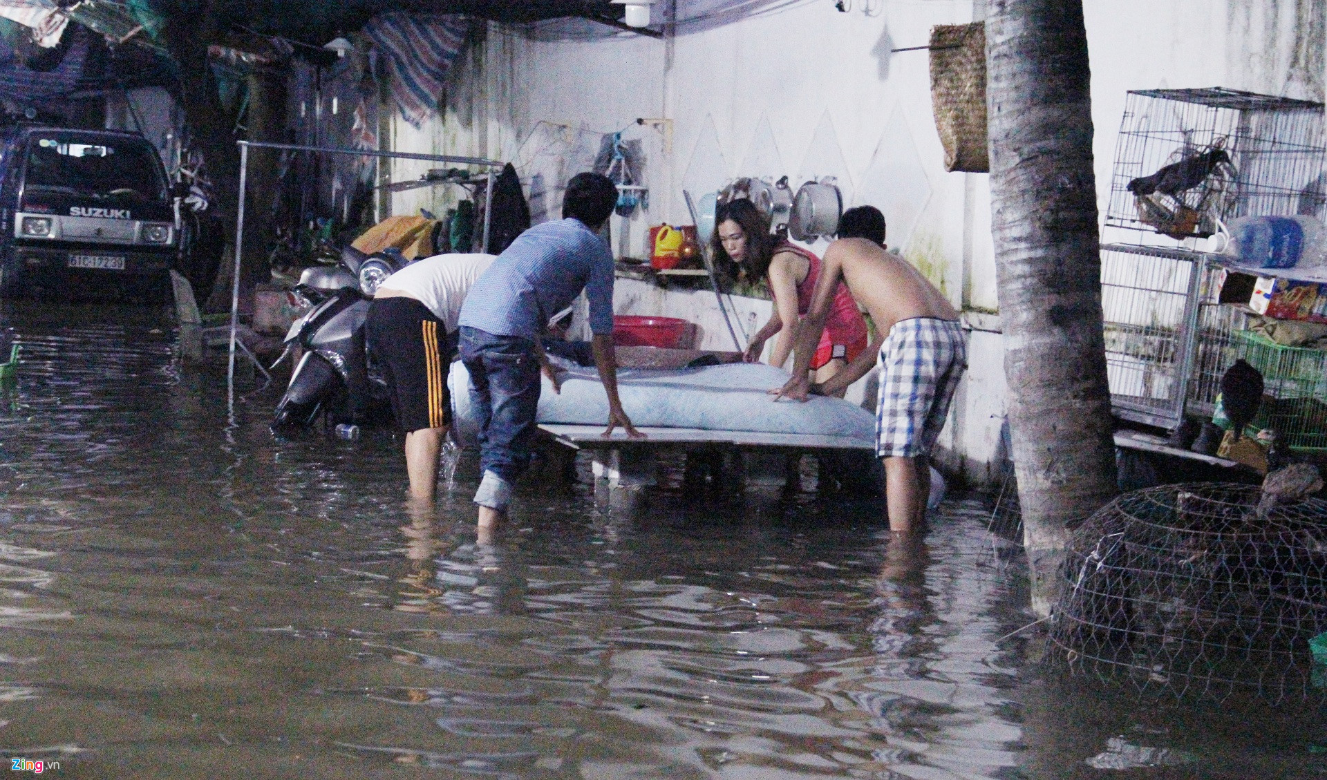 Người Sài Gòn mất ngủ, trắng đêm canh triều cường