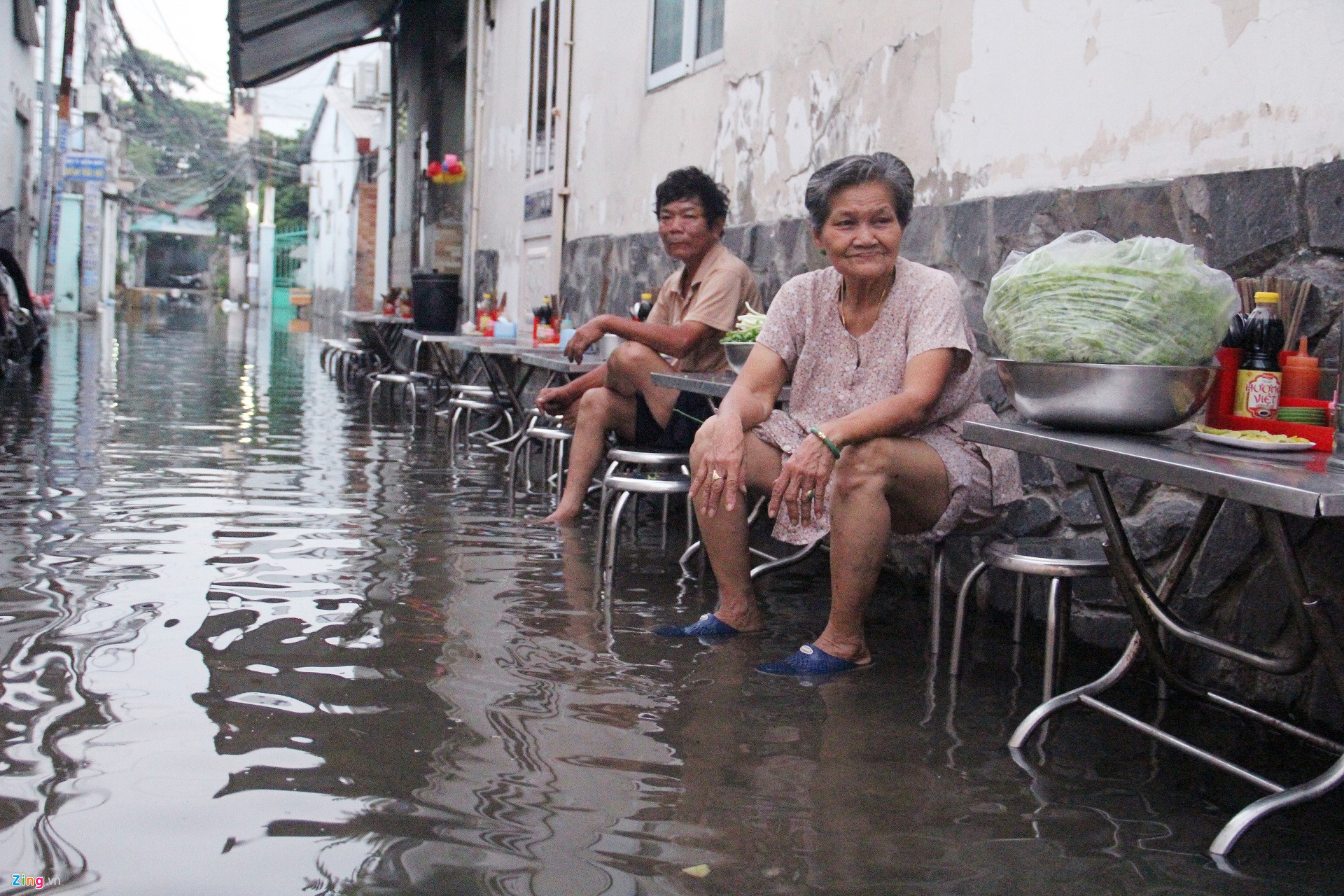 Người Sài Gòn mất ngủ, trắng đêm canh triều cường