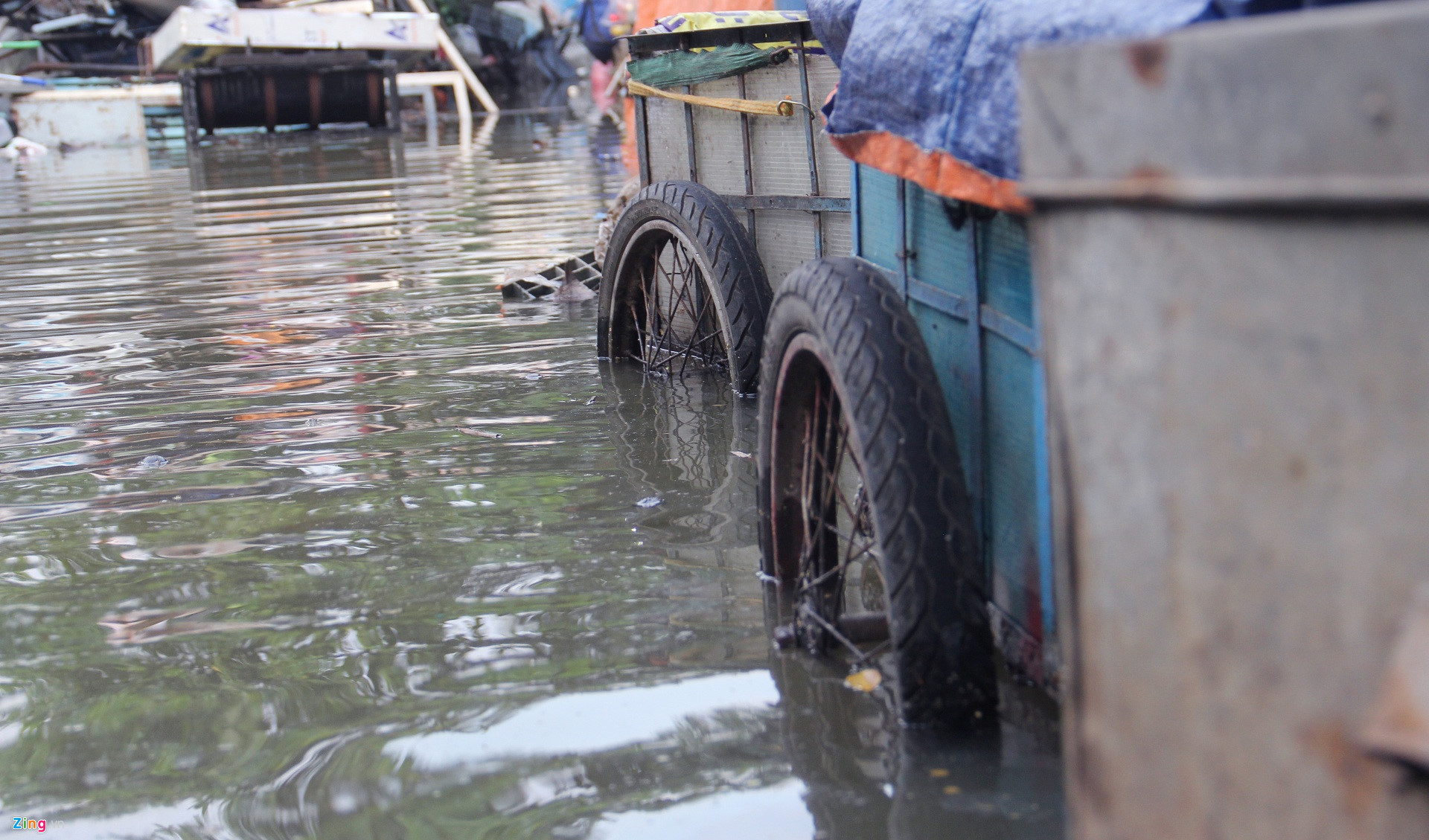 Người Sài Gòn mất ngủ, trắng đêm canh triều cường